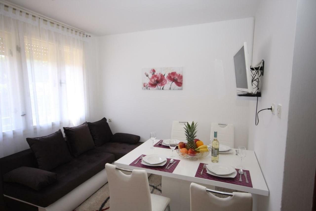 Two Bedroom Apartment, Nice Neighborhood, Free Parking, Wifi Pula Exteriér fotografie