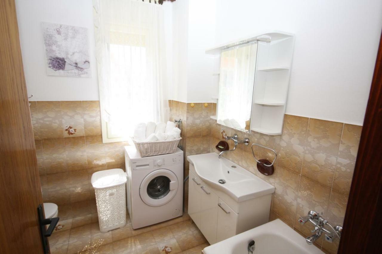 Two Bedroom Apartment, Nice Neighborhood, Free Parking, Wifi Pula Exteriér fotografie