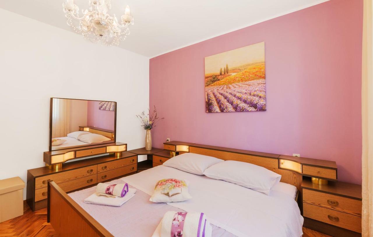 Two Bedroom Apartment, Nice Neighborhood, Free Parking, Wifi Pula Exteriér fotografie